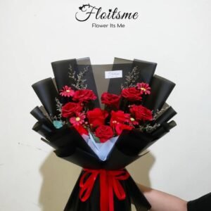 Romantic Red – Black Elegance Bouquet